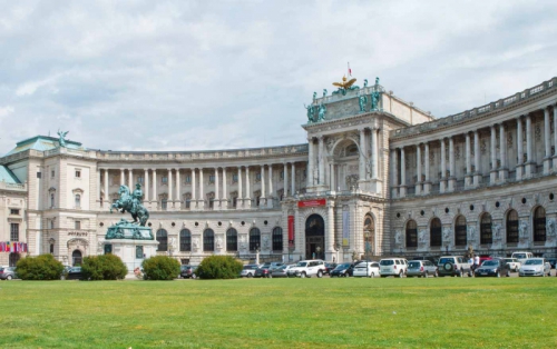 Evangelische Kirche Jubilaeumsjahr Fr. 10.2.2017 Wiener Hofburg (von ausßen)  mit vielen AllroundDancer  Fahrgemeinschaft